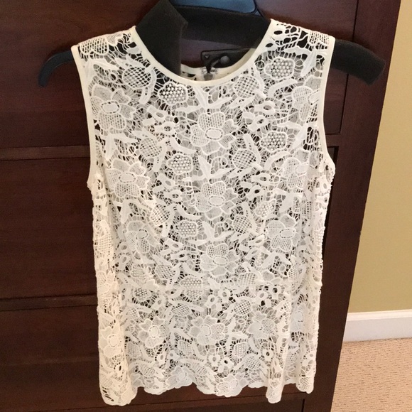 Beautiful cutout sleeveless top - Picture 1 of 2